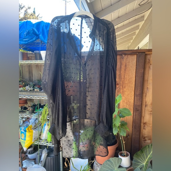 EXPRESS Sheet Hi Low Detailed Blouse; Size M - Picture 11 of 12